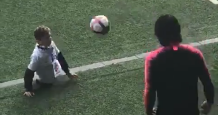 Cavani zaigrao s dječakom bez nogu: "Bilo je to iskustvo života''
